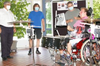 Studenten für Klienten: Drummer der FFH-Band steuert Drumset jetzt elektronisch