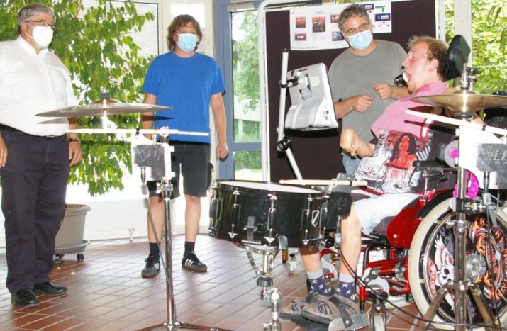 Studenten für Klienten: Drummer der FFH-Band steuert Drumset jetzt elektronisch