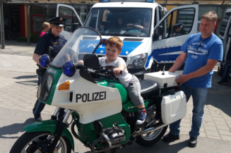 Verkehrserziehung mit der Bereitschaftspolizei Königsbrunn