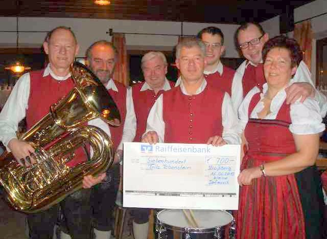 Kleine Dorfmusik Straßberg e.V. spendet Erlös aus Waldweihnacht 2012